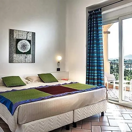 Stella Maris מלון 4*
